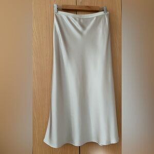 Uniqlo Beige Satin Skirt Japan M / US